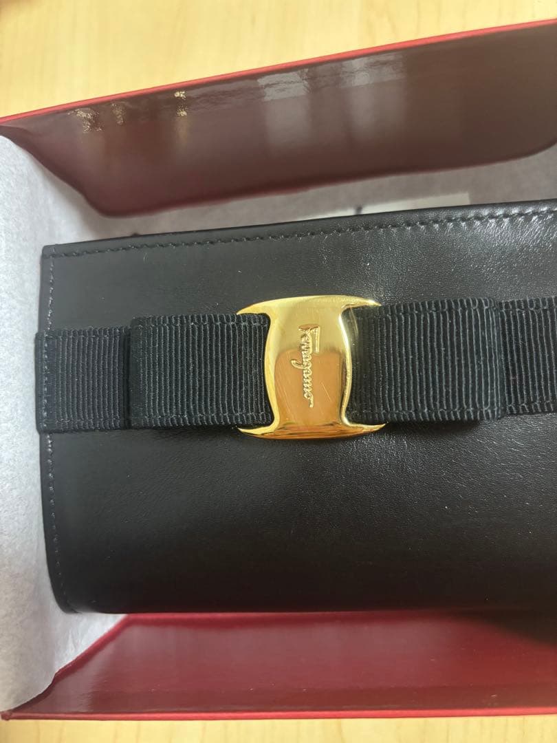 Ferragamoフェラガモ　ケース　ヴァラリボン　ブラック