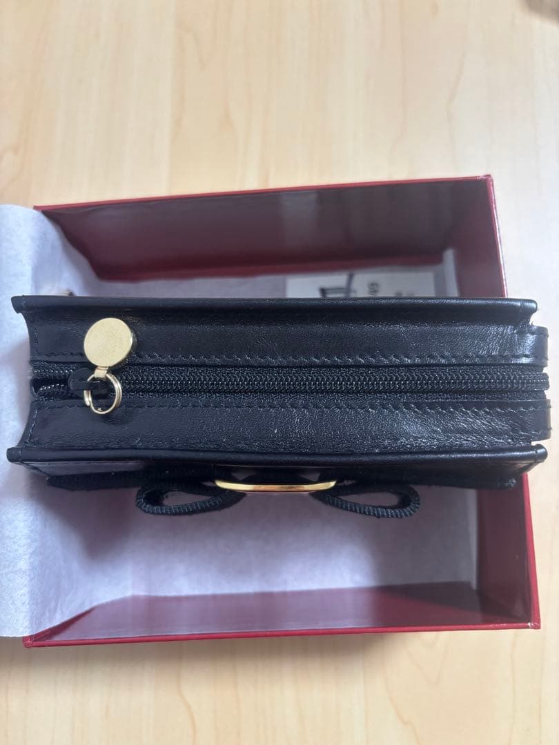 Ferragamoフェラガモ　ケース　ヴァラリボン　ブラック