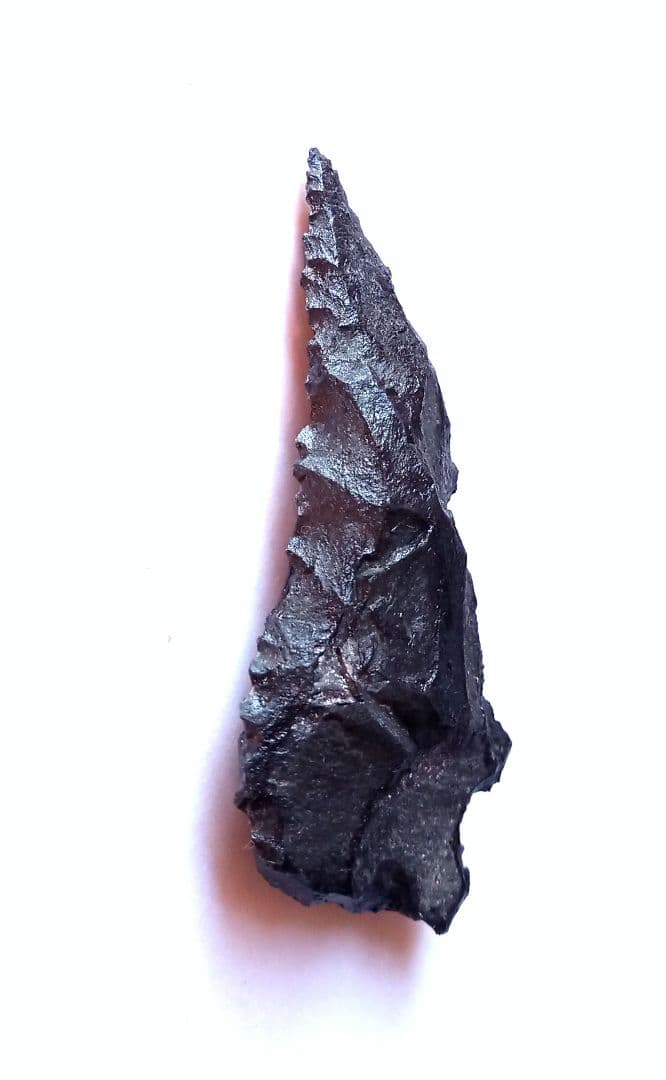 サバイバル ナイフとして… 340 ❑ サヌカイト 石器 ❒ 模写