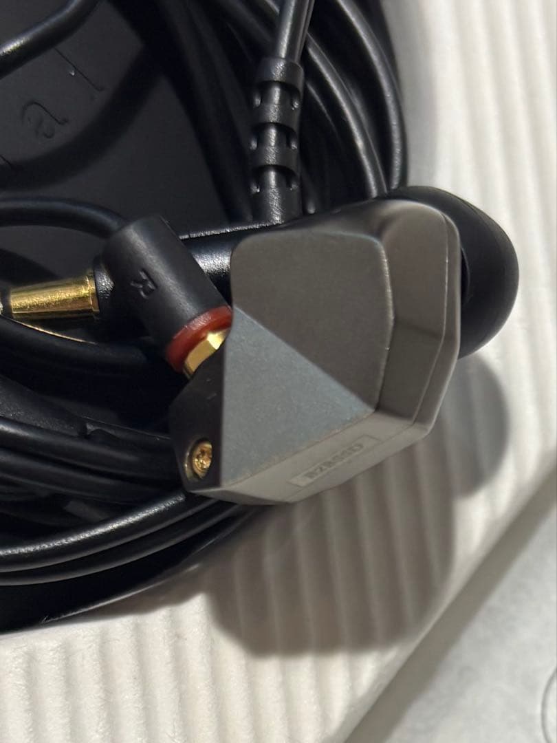 final B2 イヤホン 未使用 ケース付き