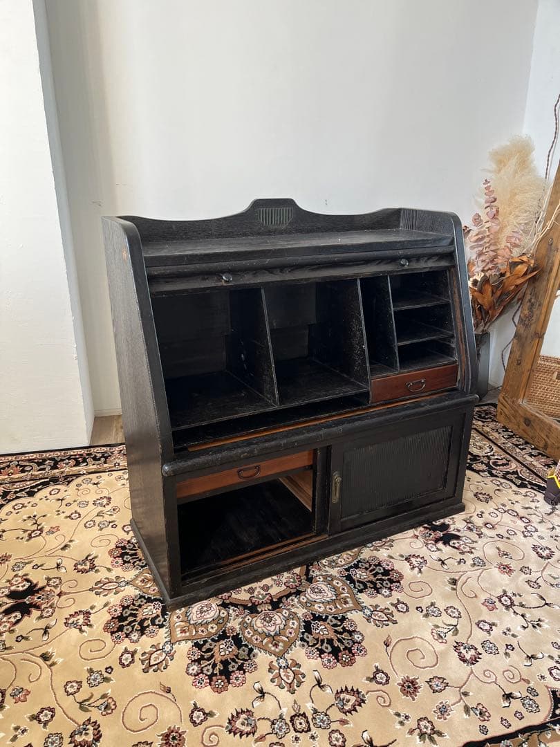 黒色木製収納付きデスク