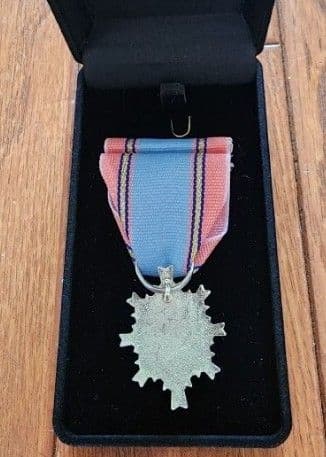 第4級防衛功労章職務遂行訓練演習等、箱は画像のベルベット物