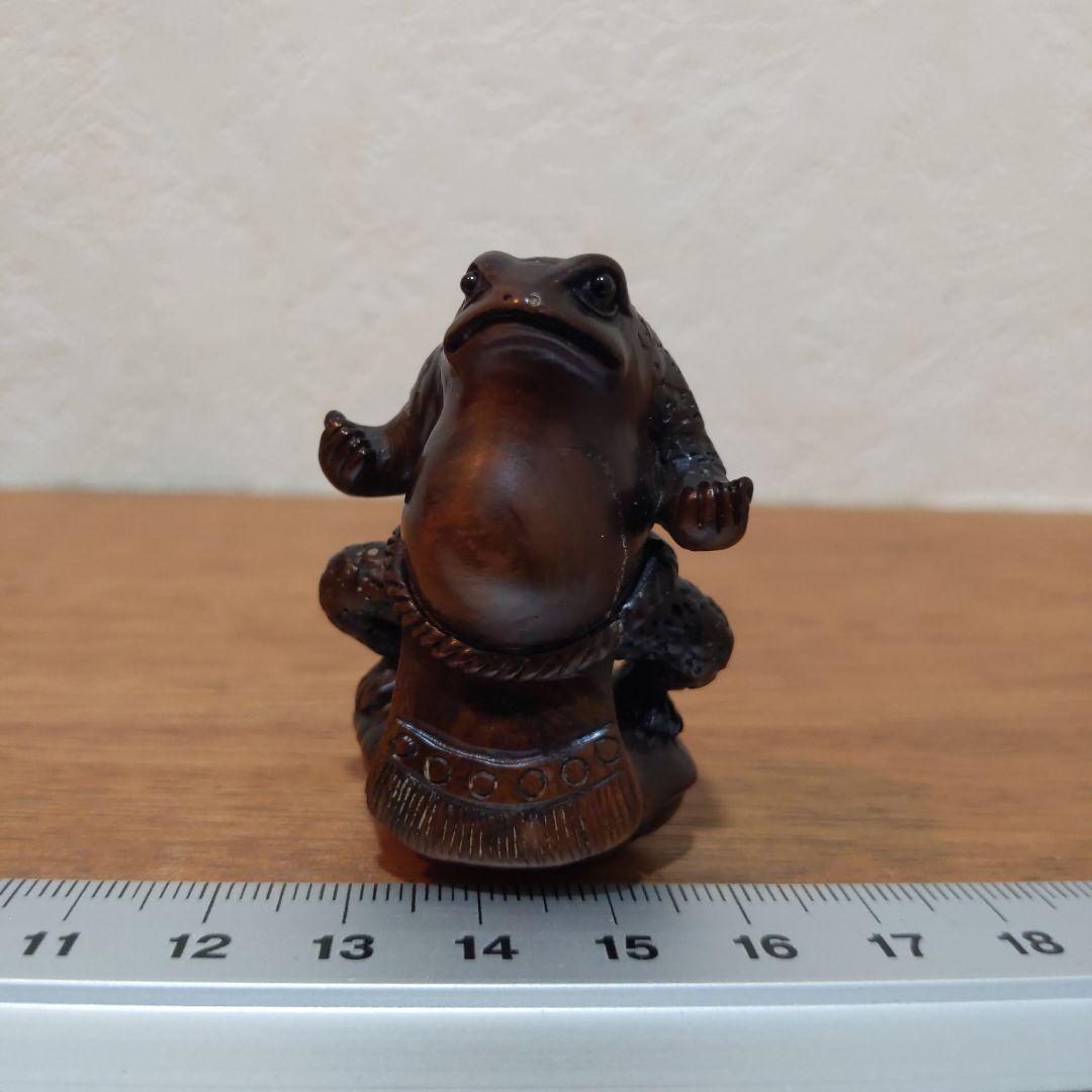 時代提物 木彫根付【蝦蟇力士 横綱土俵入り】高約5cm 横約3.4cm 重21ｇ