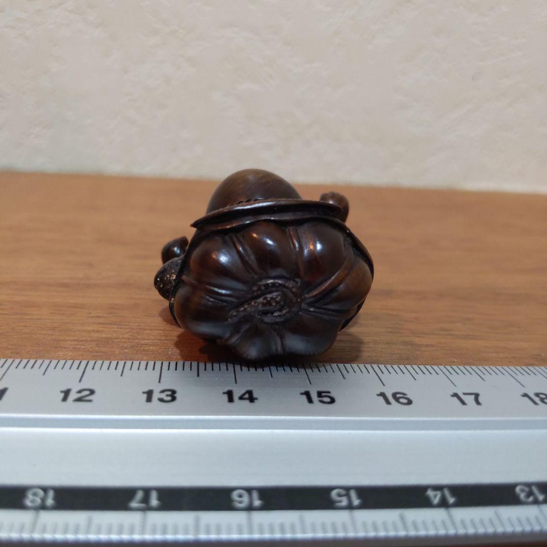 時代提物 木彫根付【蝦蟇力士 横綱土俵入り】高約5cm 横約3.4cm 重21ｇ