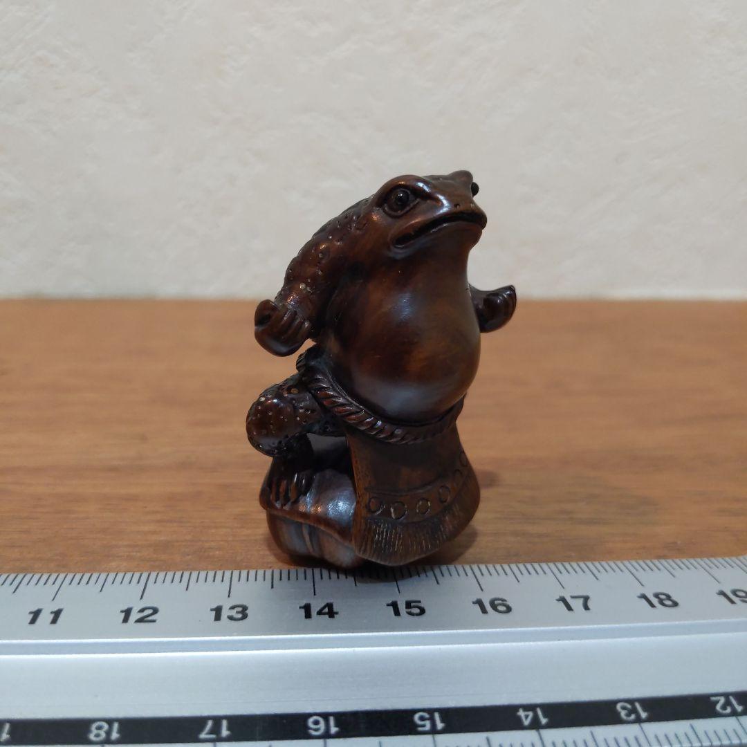時代提物 木彫根付【蝦蟇力士 横綱土俵入り】高約5cm 横約3.4cm 重21ｇ