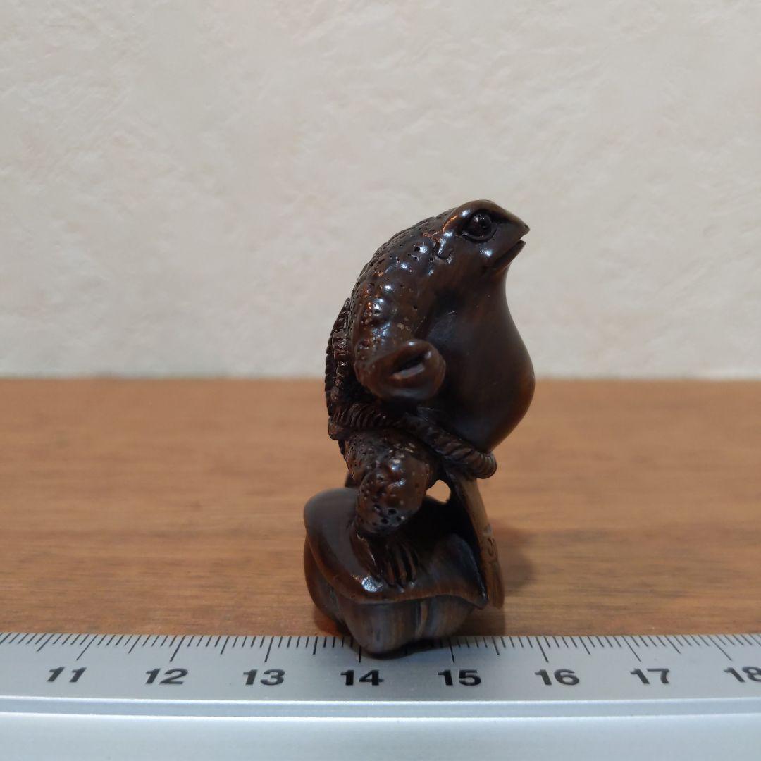時代提物 木彫根付【蝦蟇力士 横綱土俵入り】高約5cm 横約3.4cm 重21ｇ
