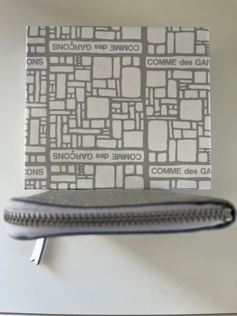 COMME des GARCONS L字型 ZIPウォレット シルバー