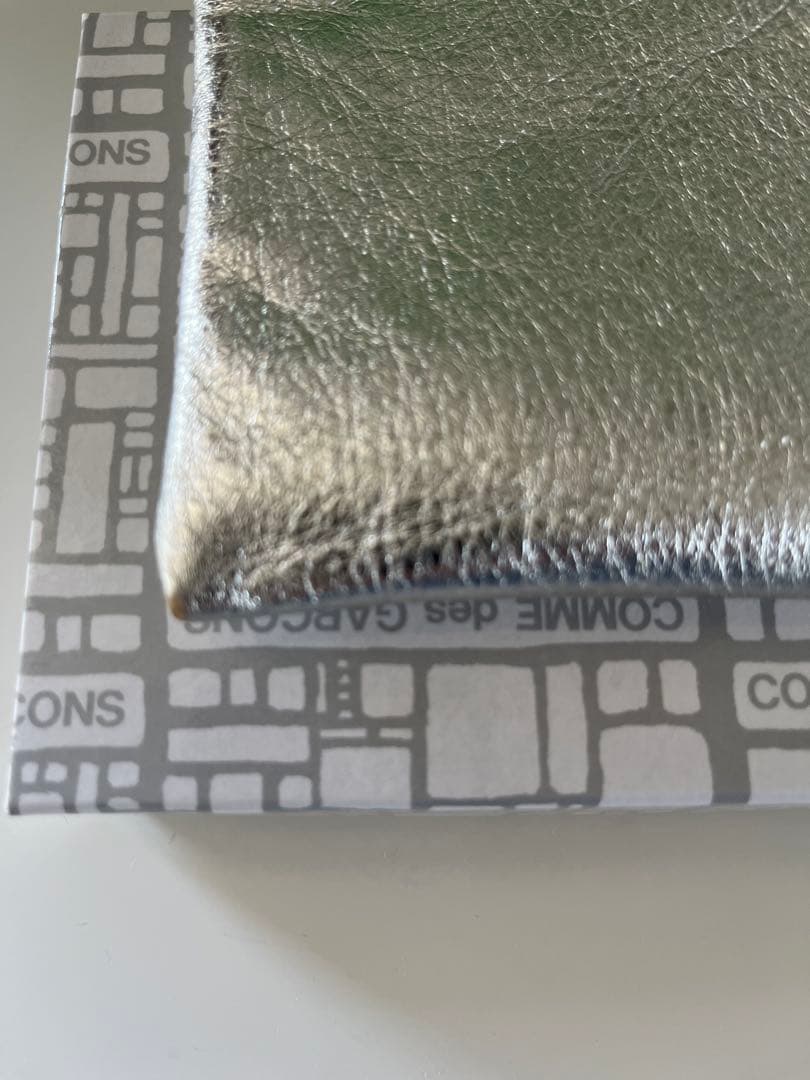 COMME des GARCONS L字型 ZIPウォレット シルバー