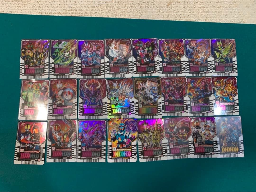 画面ライダーガッチャード　ライドケミートレカセット　カード100枚以上