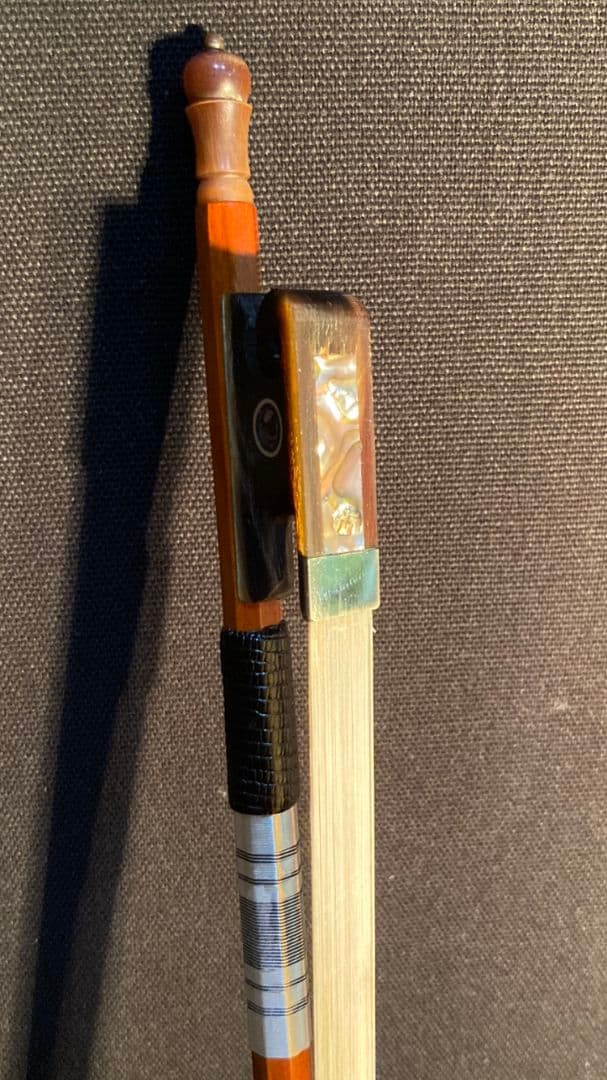 Violin bow ヴァイオリン弓《素敵な飾り付》やや軽め