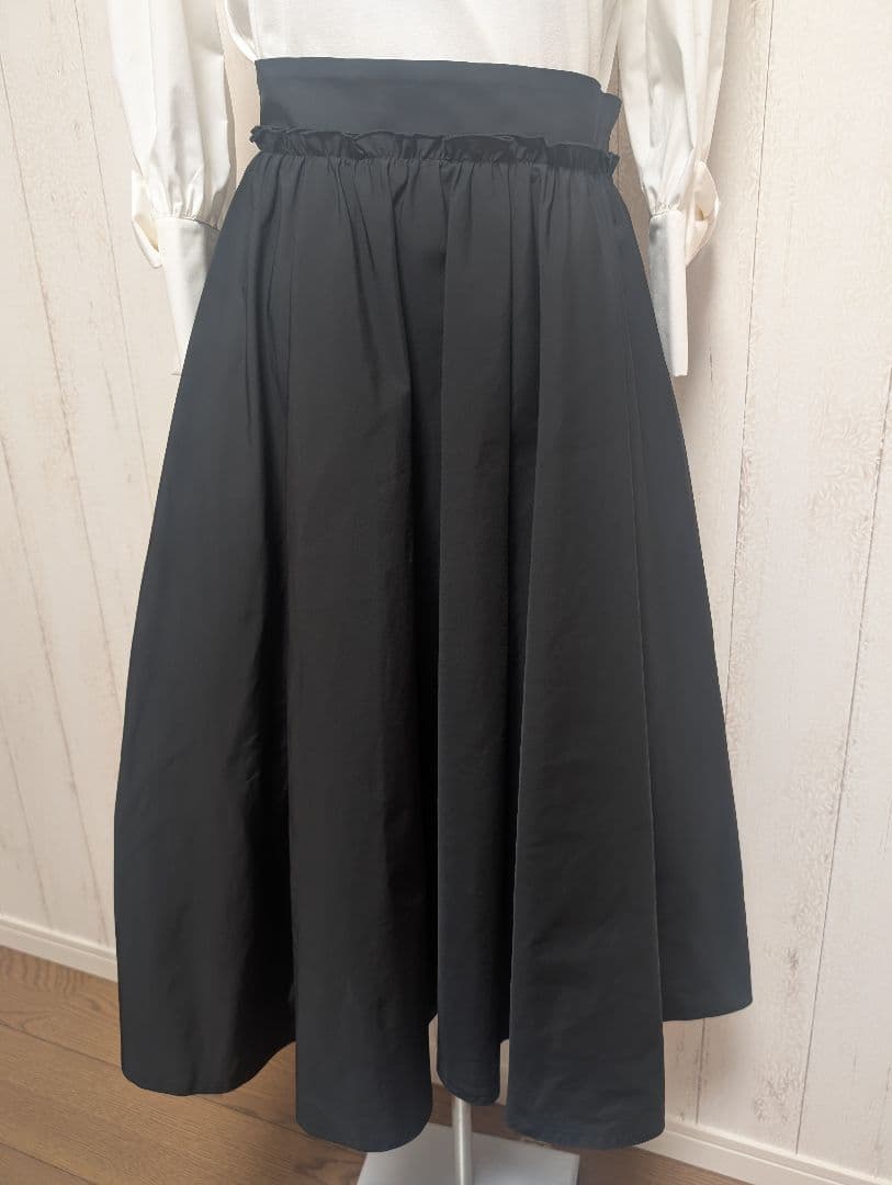 (未使用タグ付き) エムズグレイシー　40 黒フレアスカート