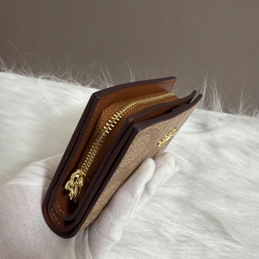 【新品未使用✨COACH】二つ折り財布/ベージュ/定期入れ/カード/シグネチャー