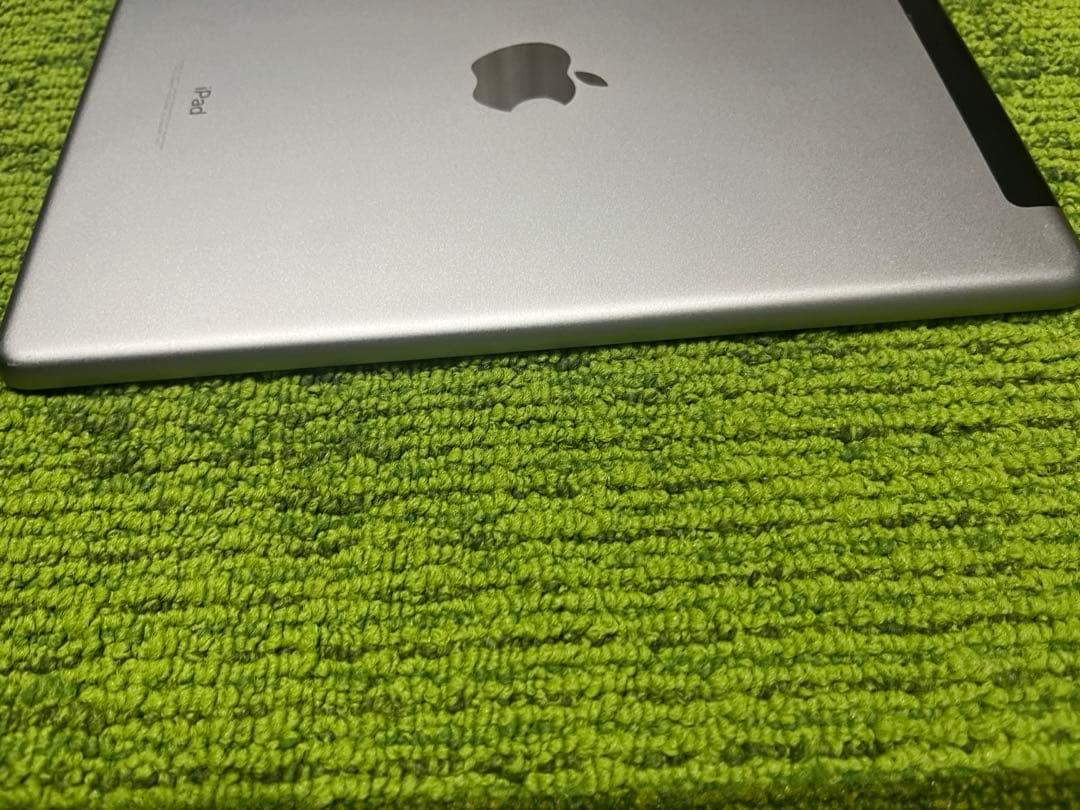 ゆーき　Apple iPad (第6世代) 32GB