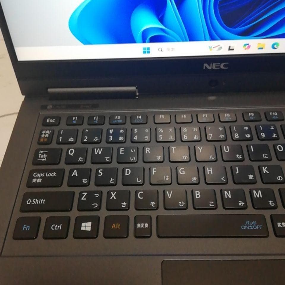 バッテリー絶好調！タッチスクリーン対応　NEC 8GB SSD256GB