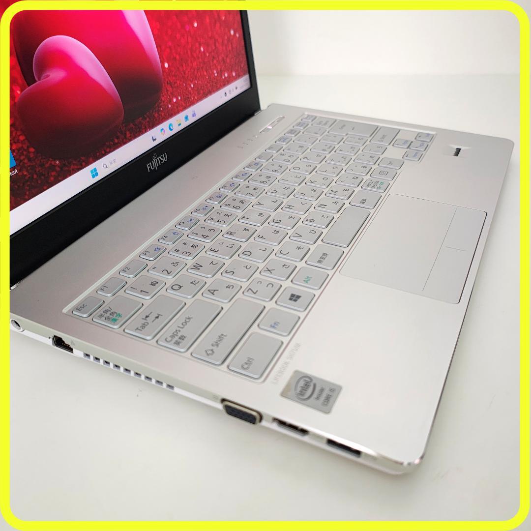 白　新品SSD256GB　薄型軽量⭐️windows11　ノートパソコン　770