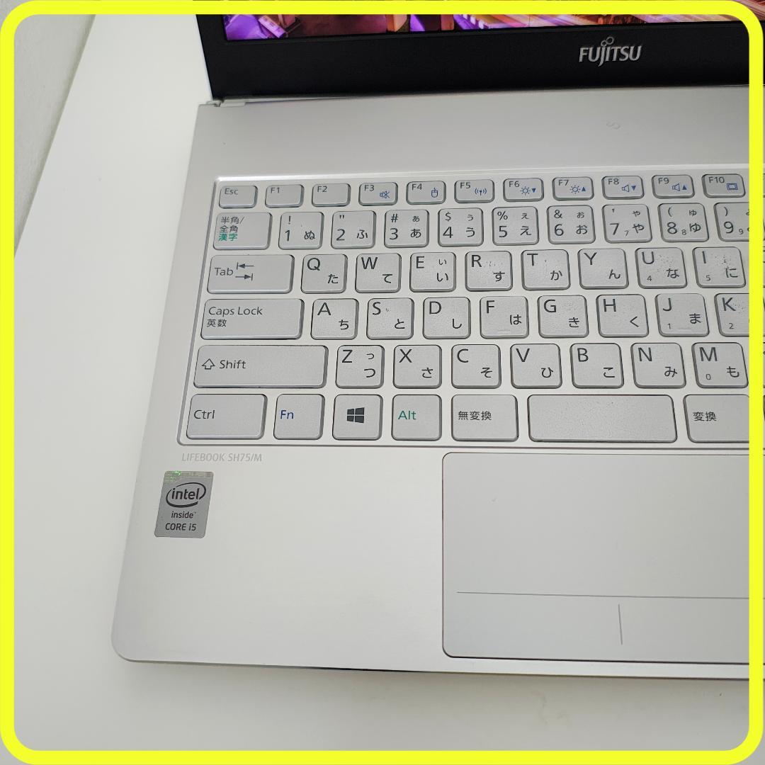 白　新品SSD256GB　薄型軽量⭐️windows11　ノートパソコン　770