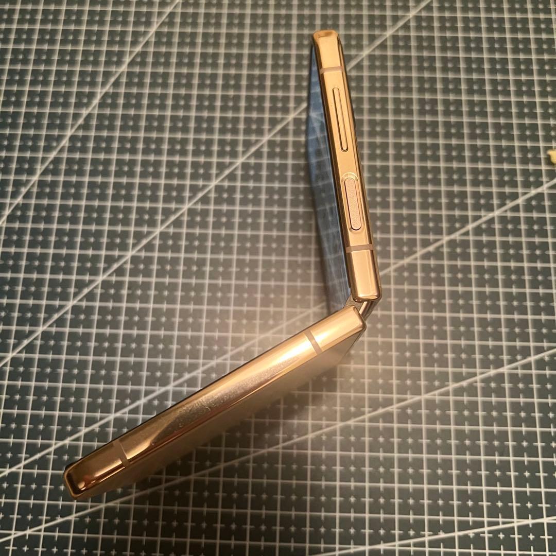 かなり綺麗　GALAXY z flip 4 本体　ドコモ　国内版