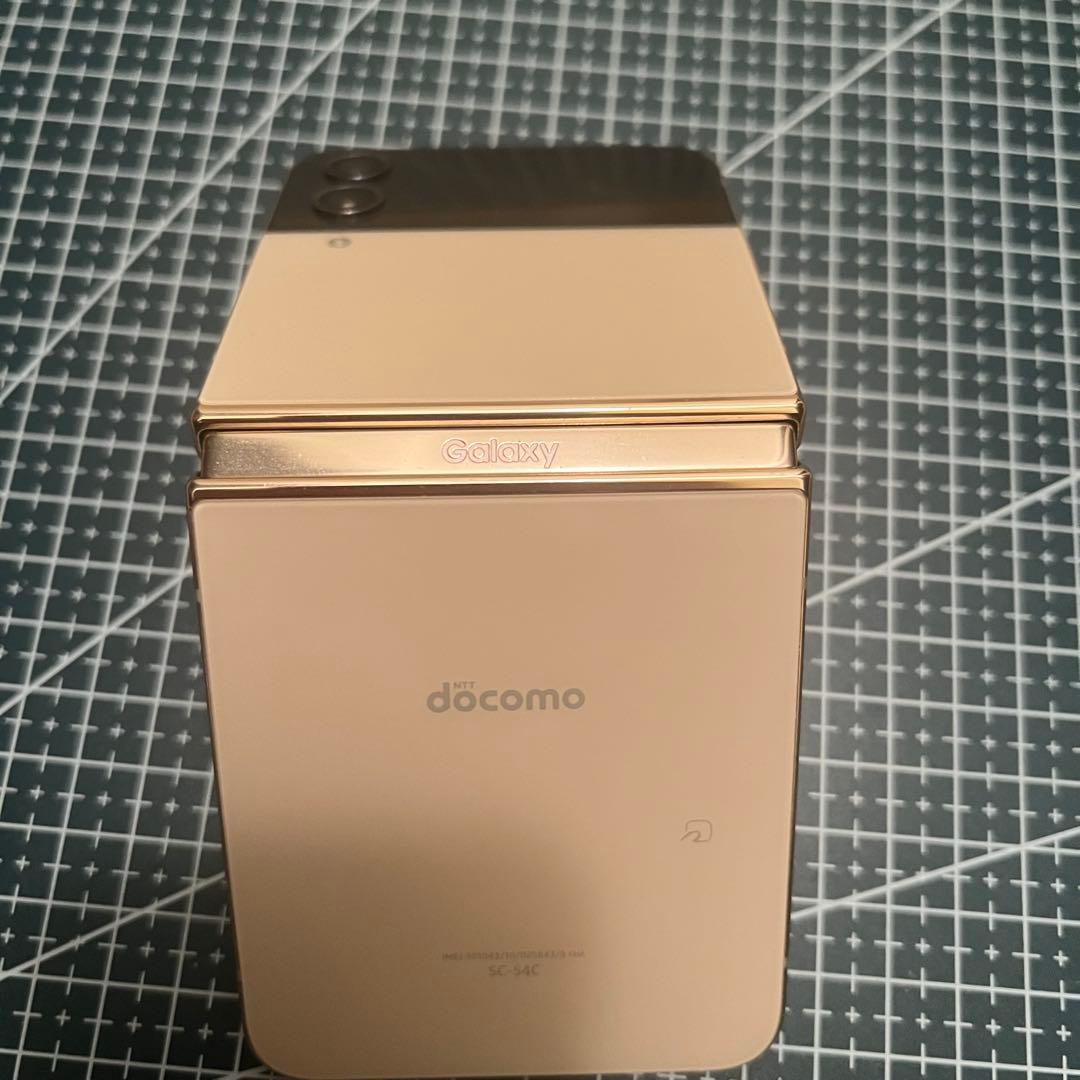 かなり綺麗　GALAXY z flip 4 本体　ドコモ　国内版