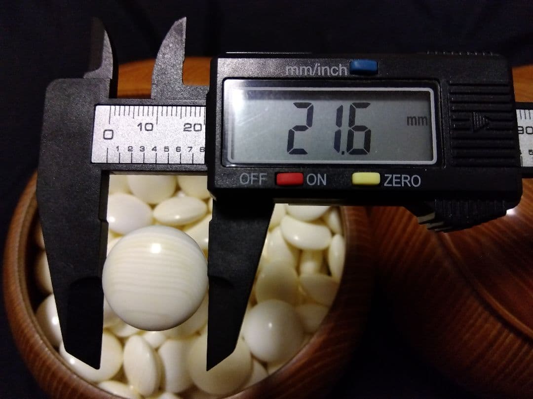 日向特製蛤碁石　月印相当　35号程度　特大欅碁笥　那智黒石　桐箱付き