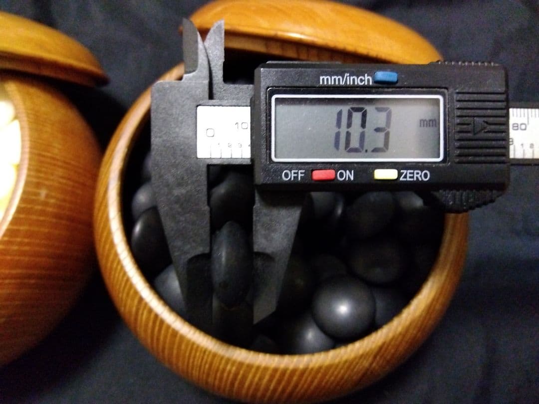 日向特製蛤碁石　月印相当　35号程度　特大欅碁笥　那智黒石　桐箱付き