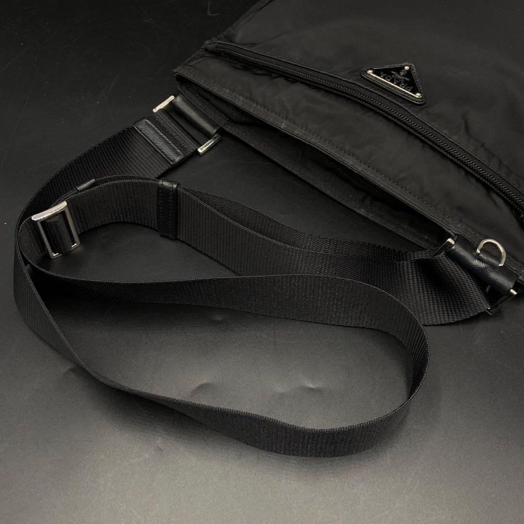 【近年モデル】プラダ 三角ロゴ ショルダーバッグ ブラック ナイロン