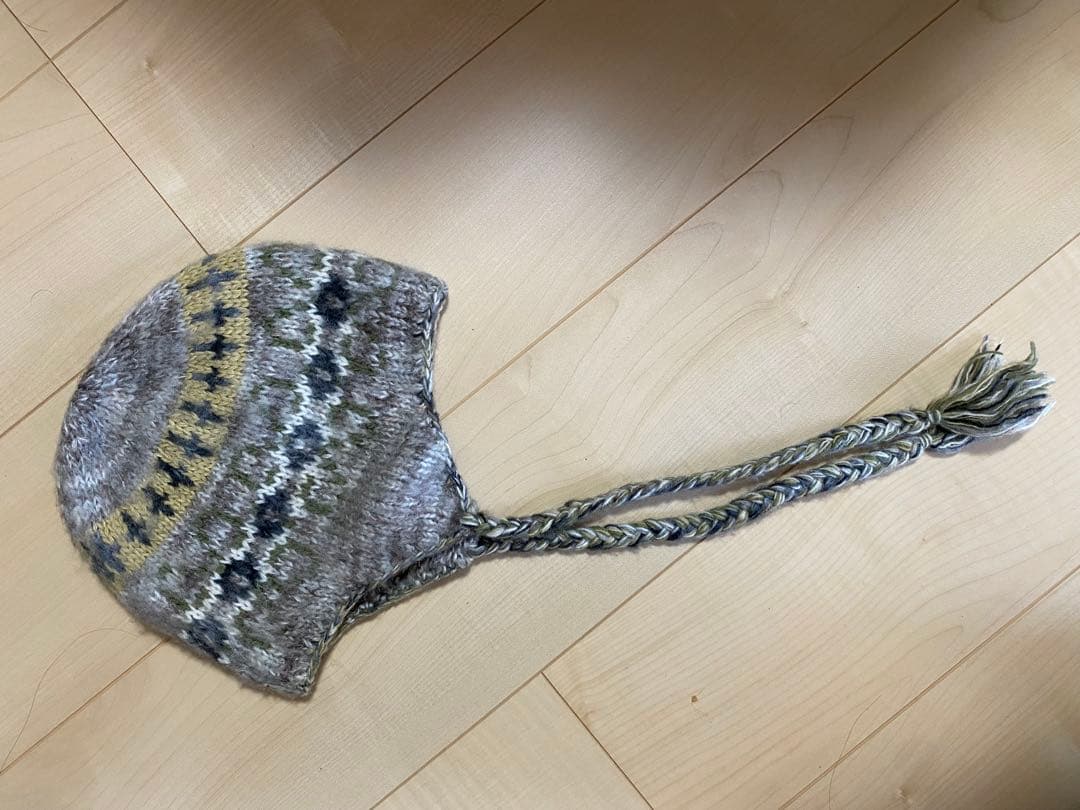 perverze 耳あて付きニット帽 グレー・緑・黄色