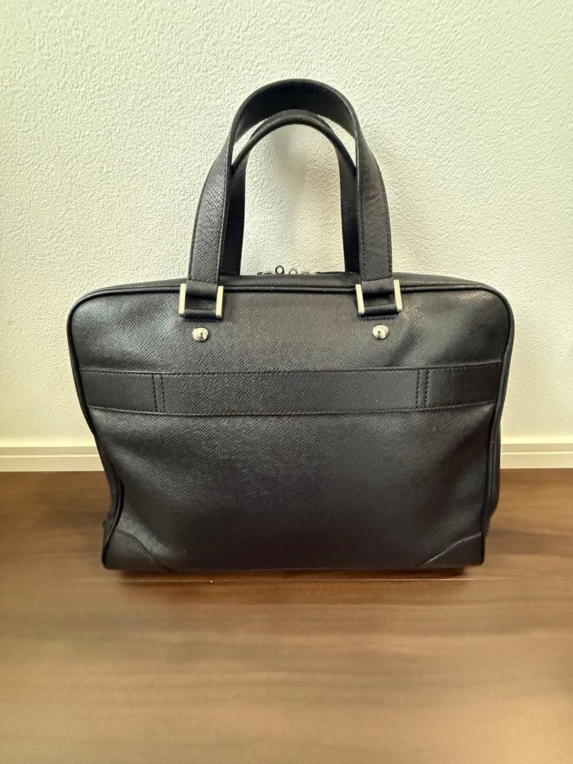 美品　ルイヴィトン　イゴール　アルドワーズ　タイガ　ビジネスバッグ A4　黒