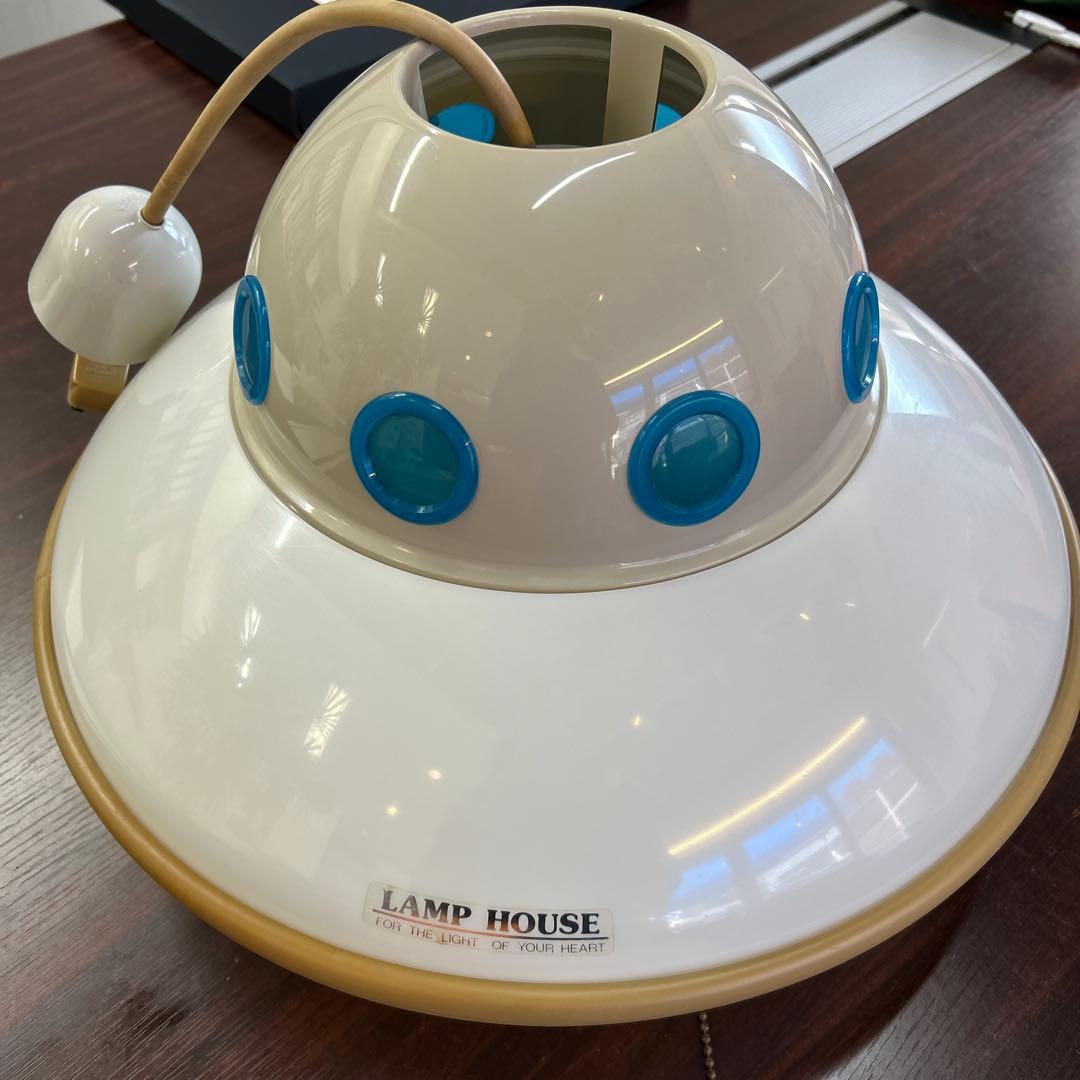 宇宙船型ペンダントライト