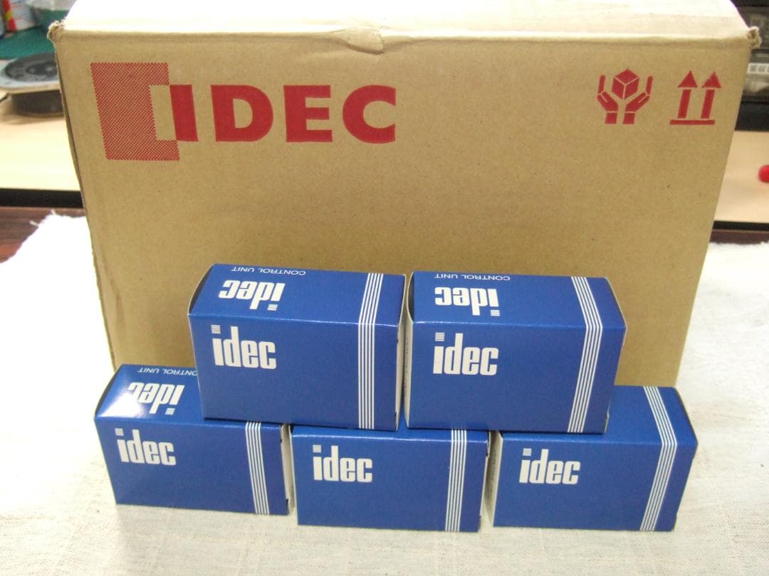 IDEC HW1S-2T10 セレクタスイッチ 20個まとめての出品です。