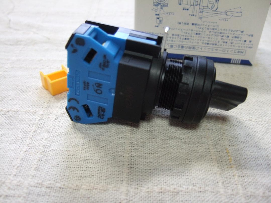 IDEC HW1S-2T10 セレクタスイッチ 20個まとめての出品です。