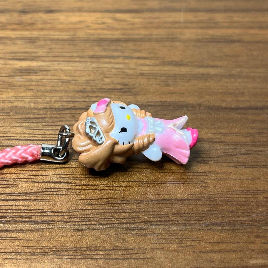 モモエリ×ハローキティ　コラボストラップ