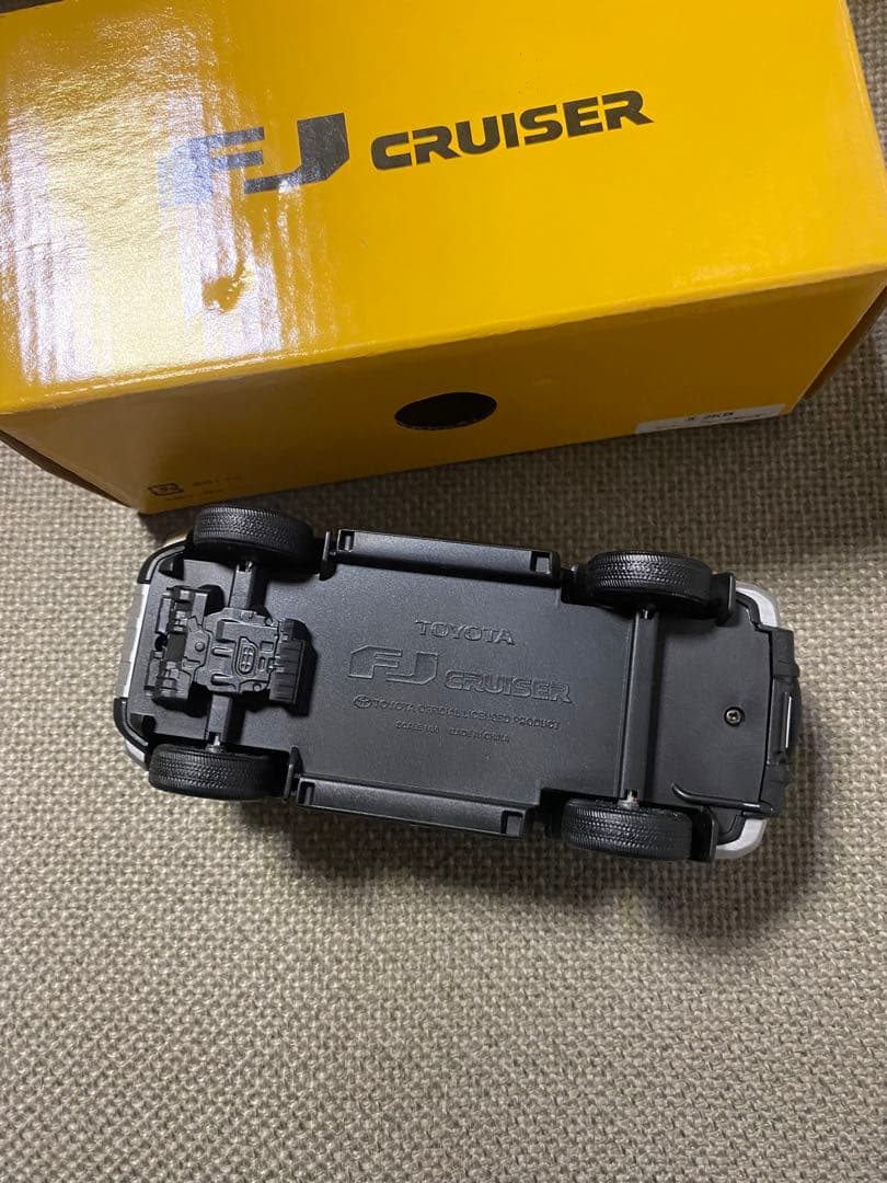 トヨタ　FJクルーザー　カラー　サンプル　ミニカー　グレー　シルバー　新品
