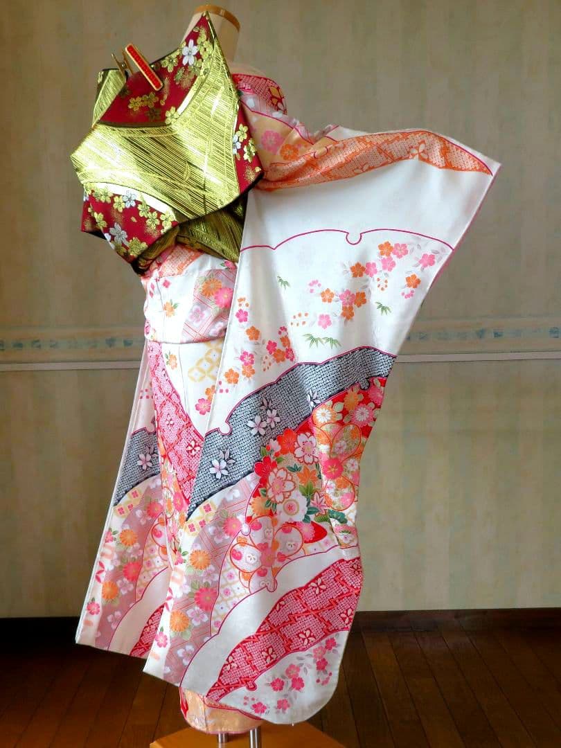 4972　振袖単品　成人式結婚式卒業式　白　正絹　絞り柄