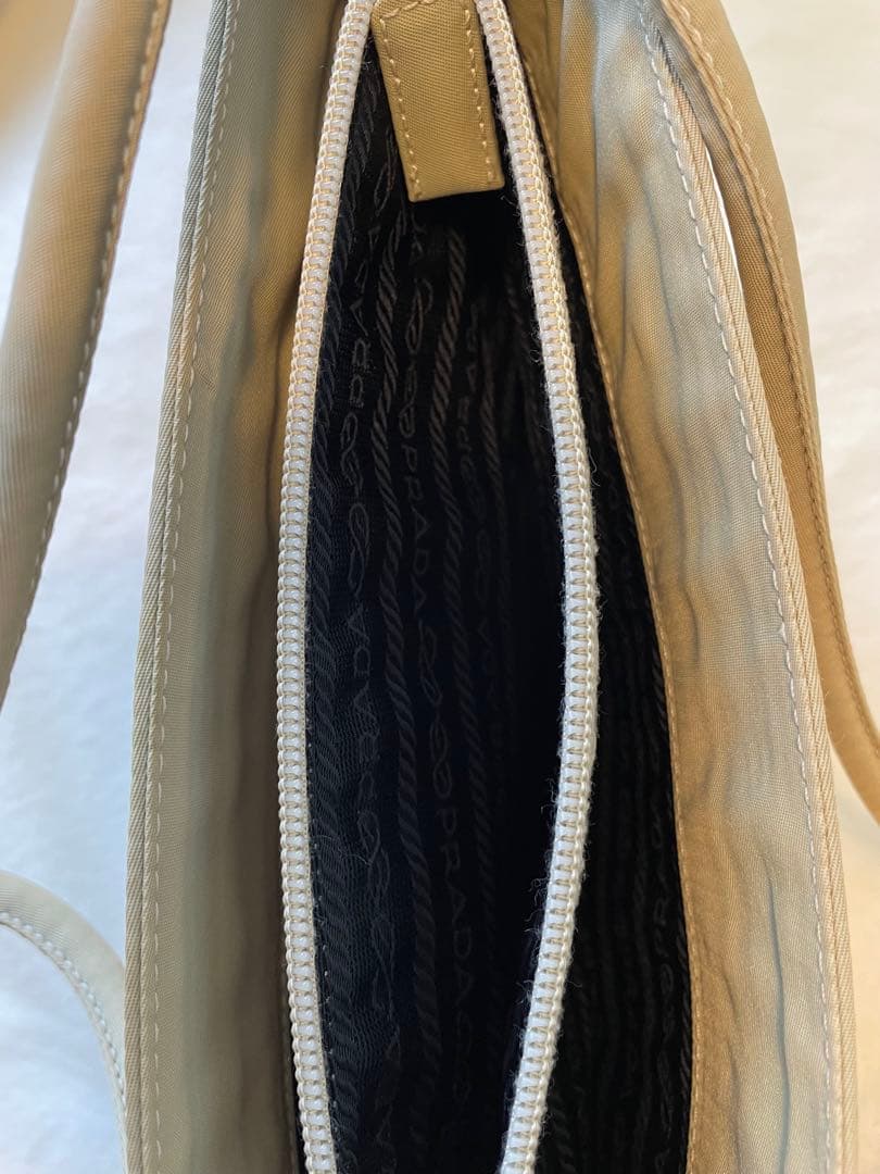 【歳末セール中‼︎】PRADA ベージュ トートバッグ