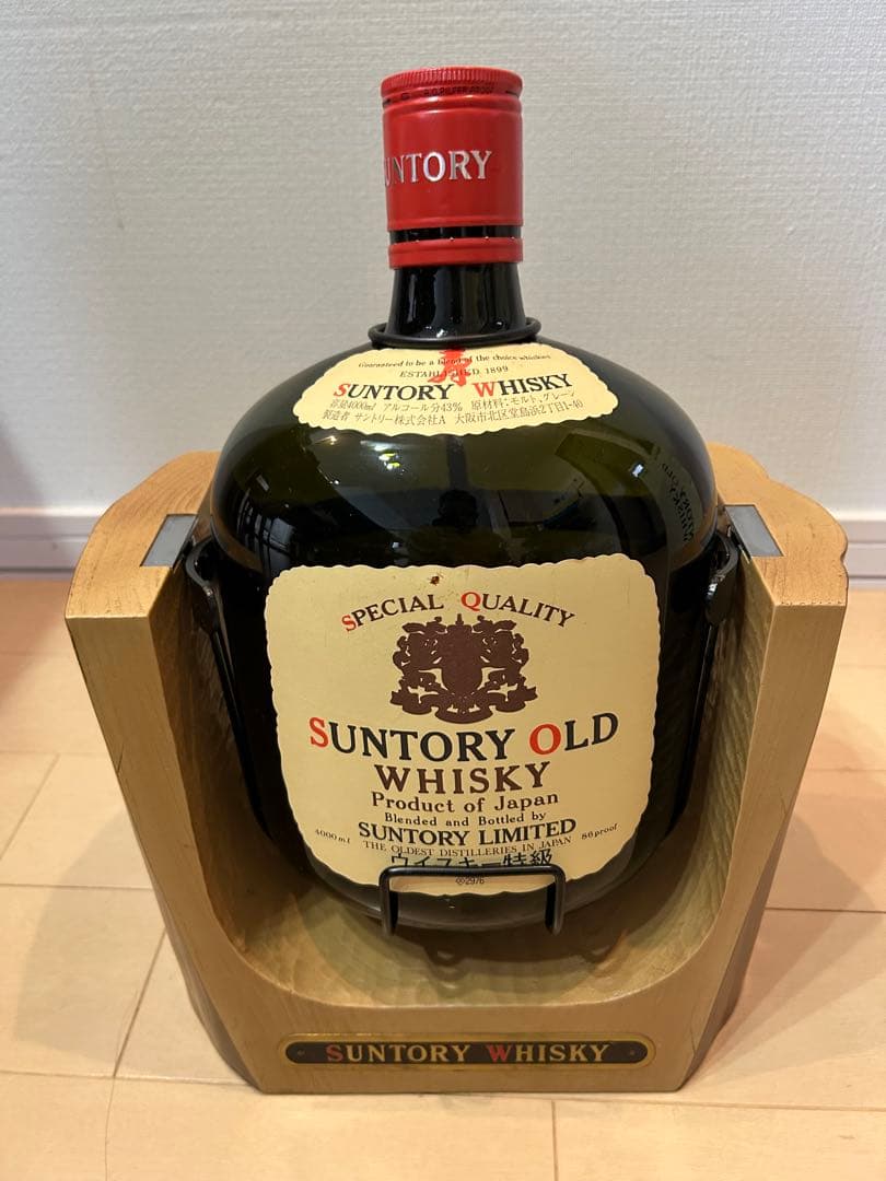 サントリーウイスキー　空瓶　４Ｌ箱付き