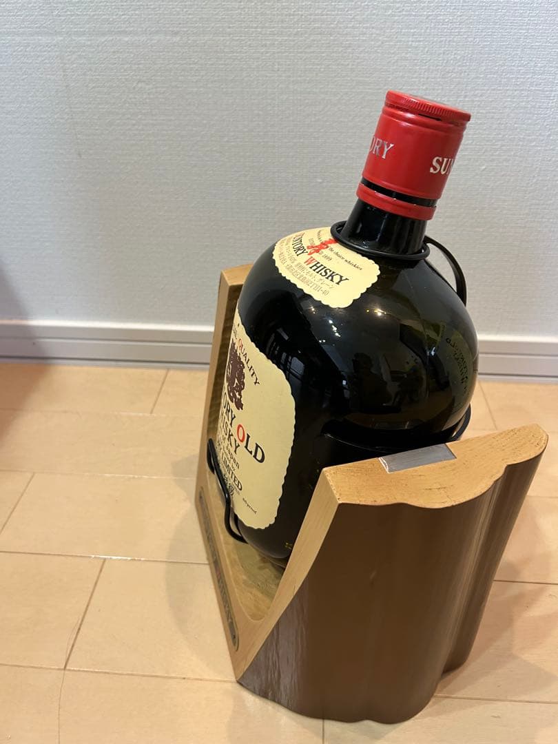 サントリーウイスキー　空瓶　４Ｌ箱付き