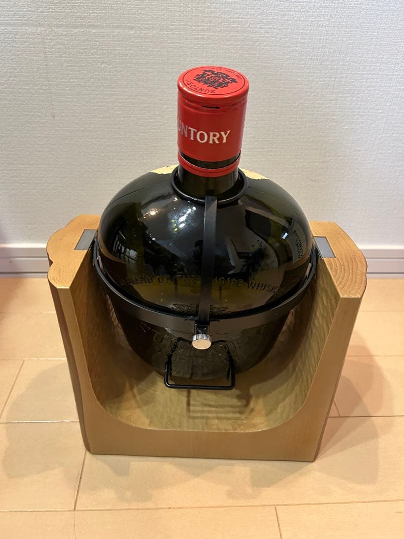 サントリーウイスキー　空瓶　４Ｌ箱付き