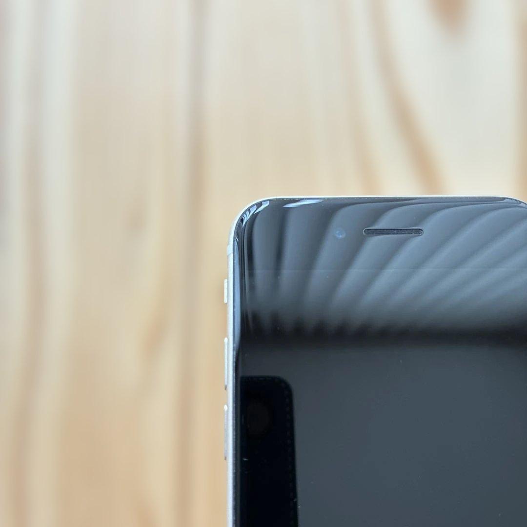 【美品】純正バッテリー iPhone SE3 ホワイト128 GB 本体