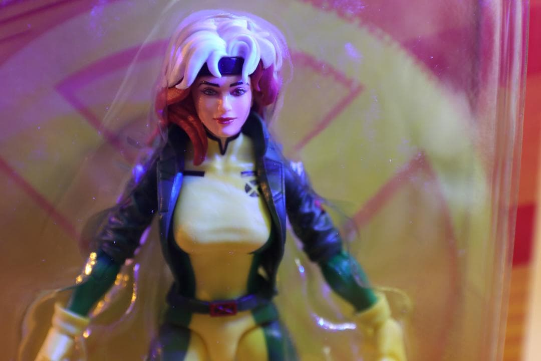 新品未開封マーベルレ ローグ+ xmenマークジオラマボーナスプレゼント