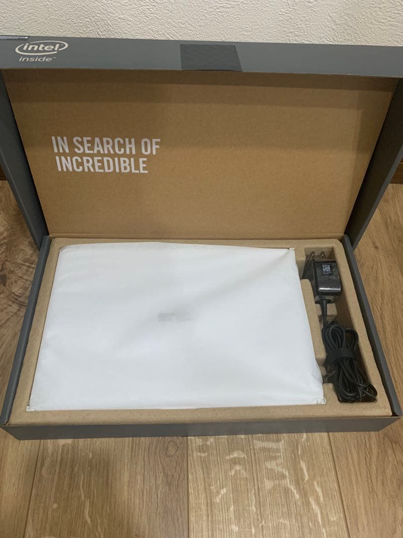 【美品】ASUS ノートパソコン　E203m ホワイト