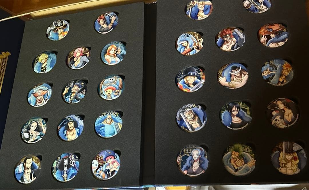 ONE PIECE 20周年記念　限定衣装缶バッジ　コンプリートセット