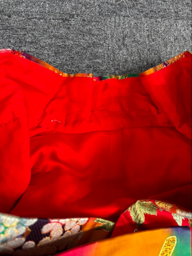 豪華な赤地の振袖 着物