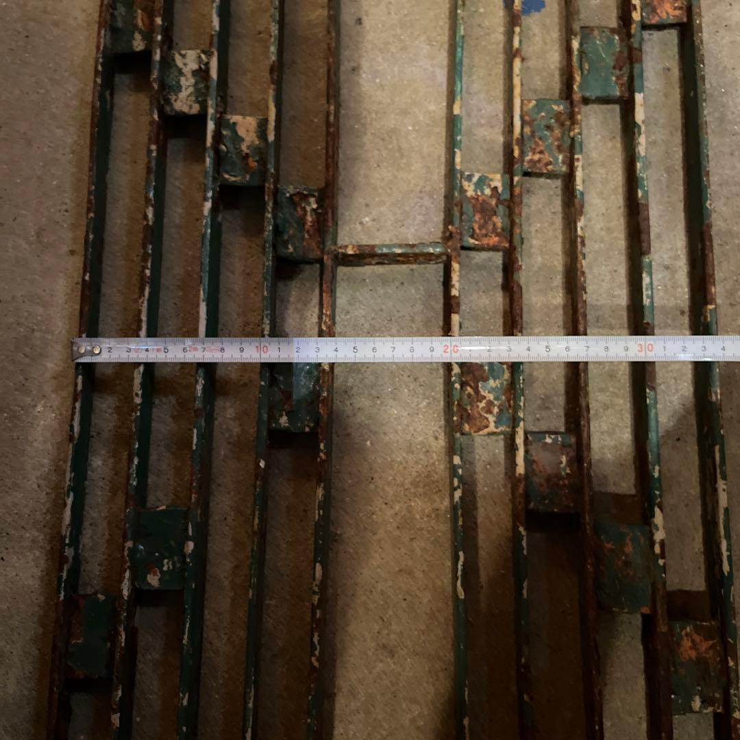 アンティーク　アイアン格子