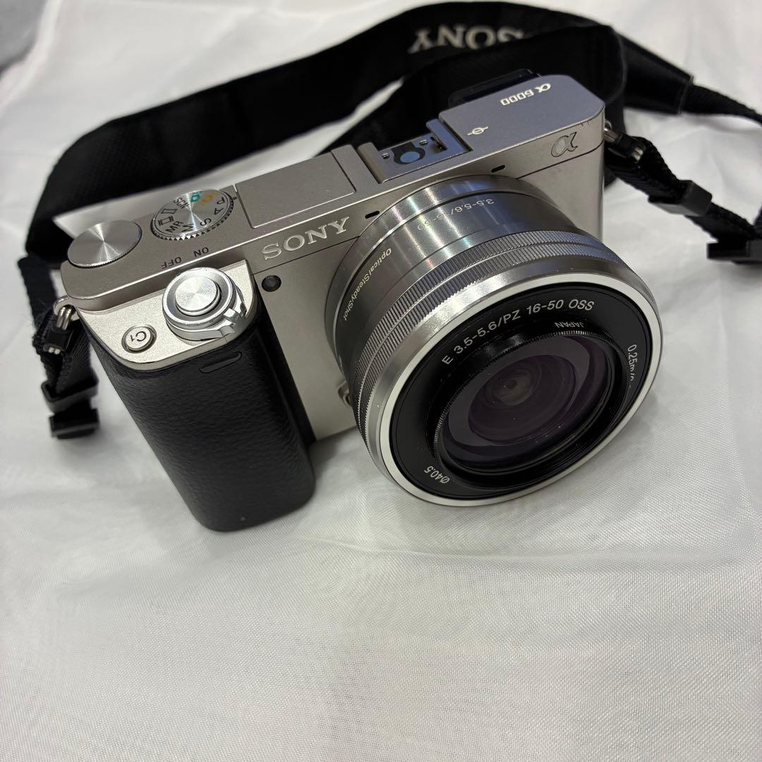 ミラーレス　一眼レフ　カメラ　SONY α6000 望遠レンズ付き