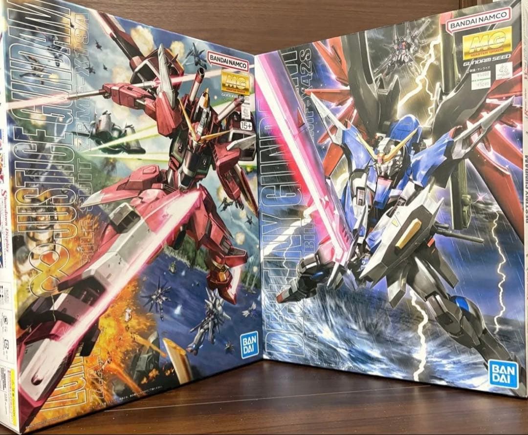 新品　MG インフィニットジャスティス　デスティニーガンダム