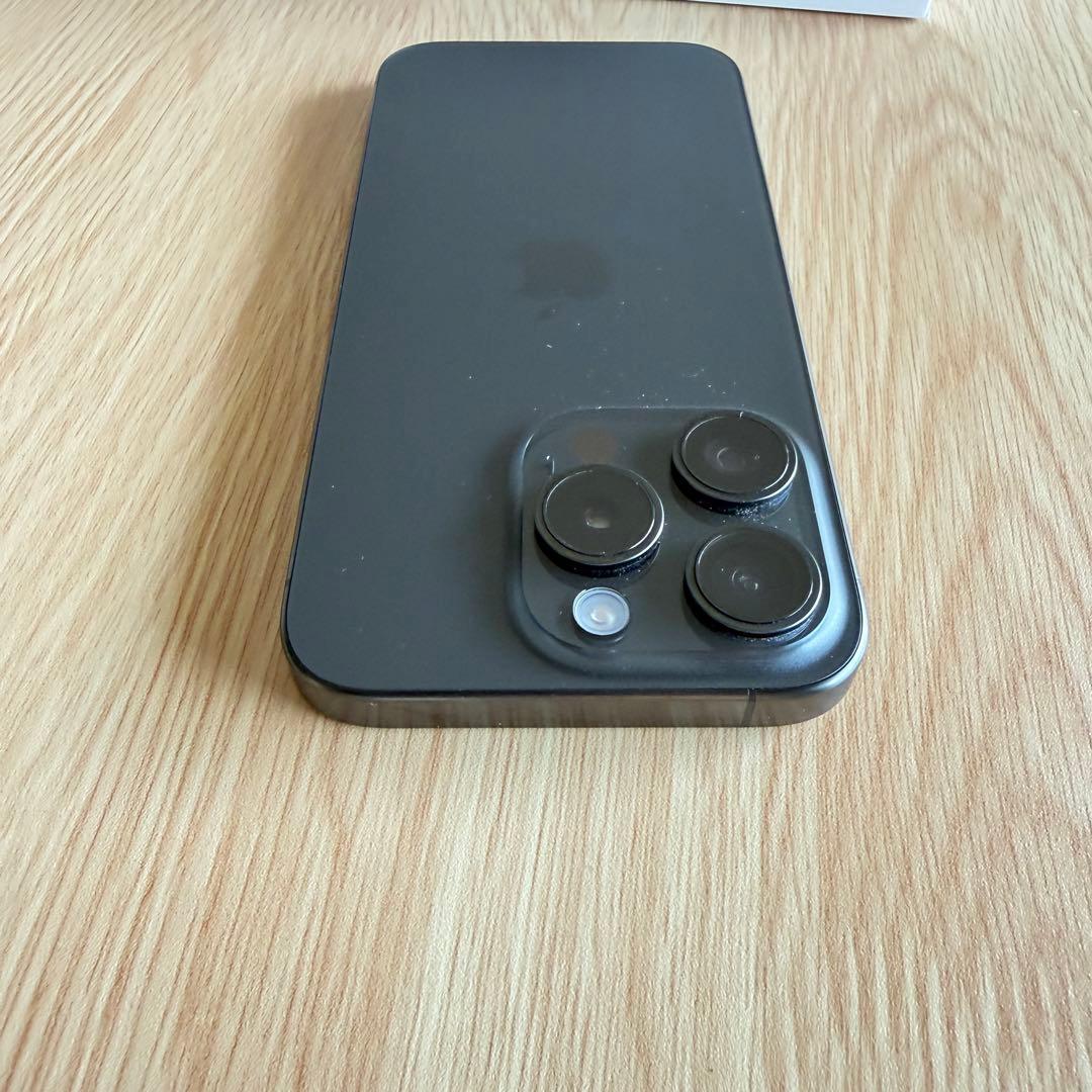 Apple iPhone 15 Pro ブラックチタニウム　256G