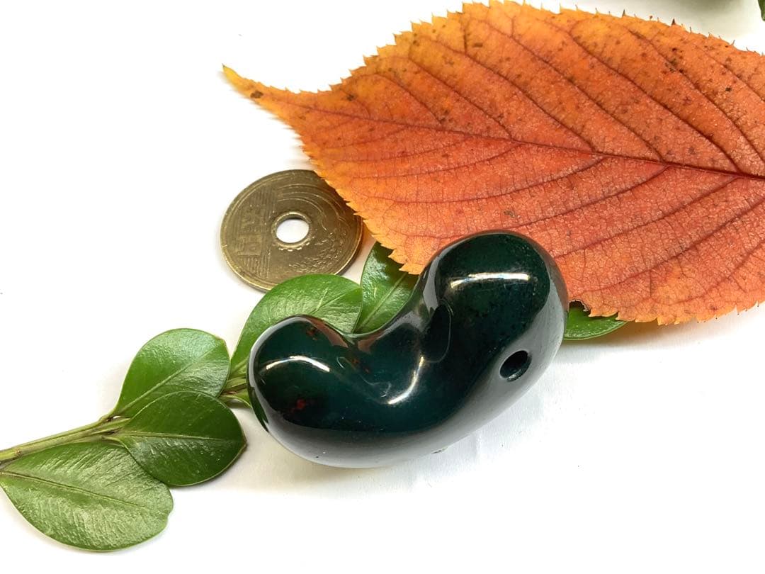 ✳濃厚青緑の【碧玉】特大38.7mm勾玉　希少原石の花仙山瑪瑙　高額材料使用本物