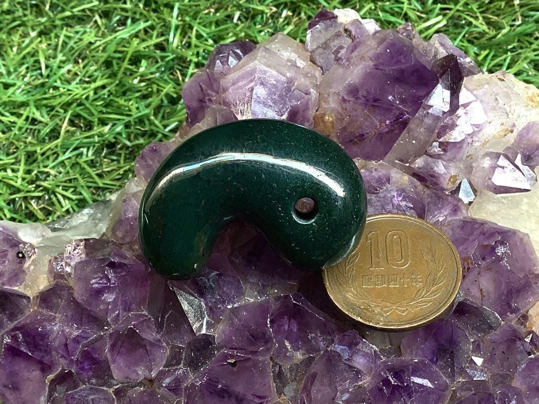 ✳濃厚青緑の【碧玉】特大38.7mm勾玉　希少原石の花仙山瑪瑙　高額材料使用本物