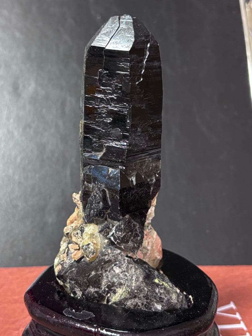 【超希少】天然モリオン 黒水晶(山東省産)鉱山閉鎖 台座付き