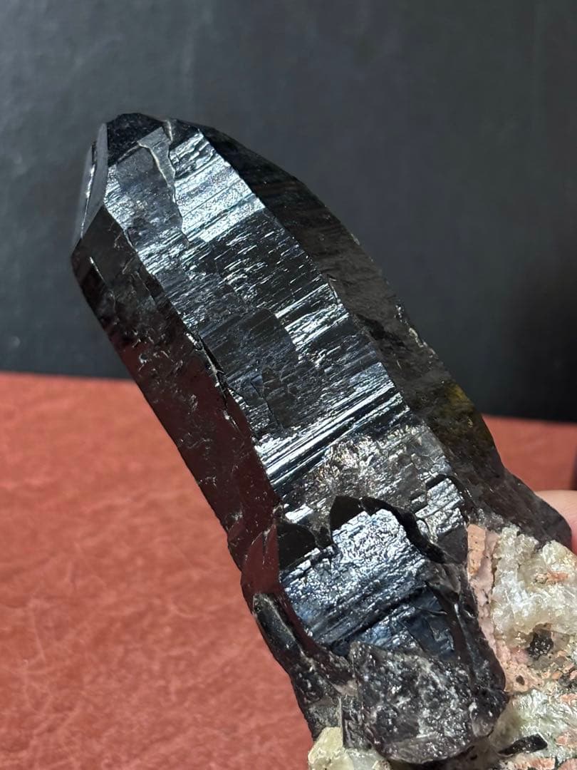 【超希少】天然モリオン 黒水晶(山東省産)鉱山閉鎖 台座付き